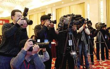 走出社會(huì)新聞采訪寫作的誤區(qū),職稱論文發(fā)表,刊發(fā)論文,樹人論文發(fā)表網(wǎng)